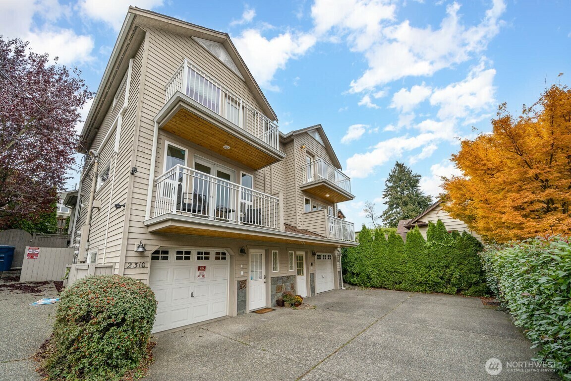 Property Photo: 2308 W Dravus Street WA 98199