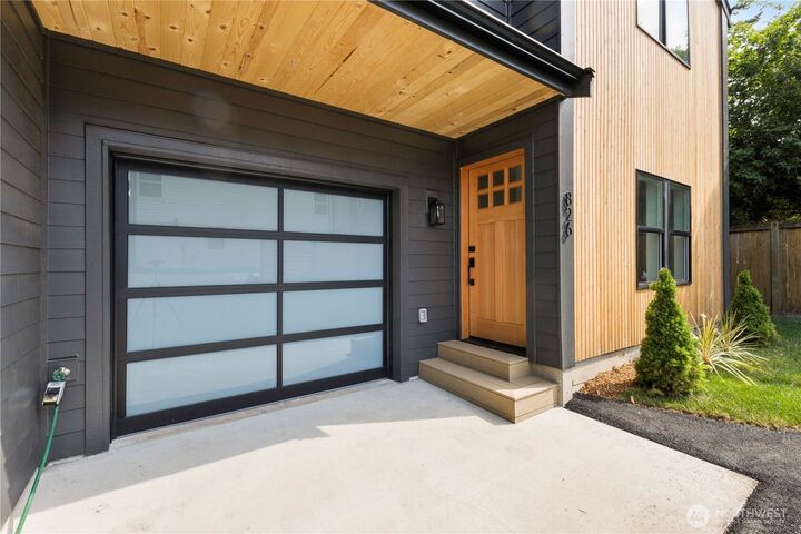 Property Photo:  826 NE 95th Street  WA 98115 