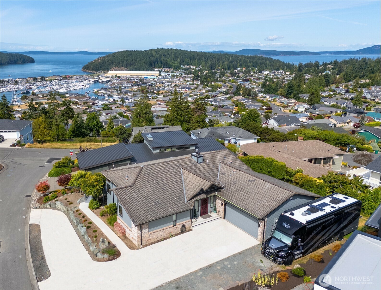Property Photo: 2016 Piper Circle WA 98221