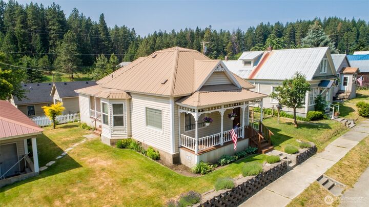Property Photo:  114  4th Street  WA 98941 