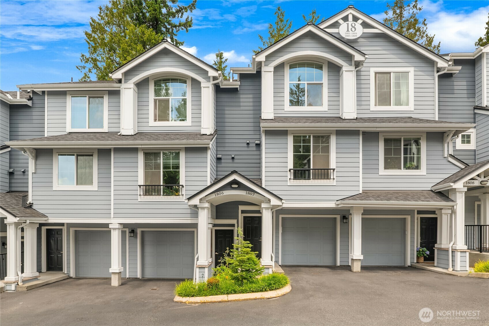 Property Photo: 16125 Juanita Woodinville Way NE 1807 WA 98011