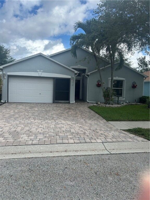 Property Photo: 1360 10th Manor FL 32960