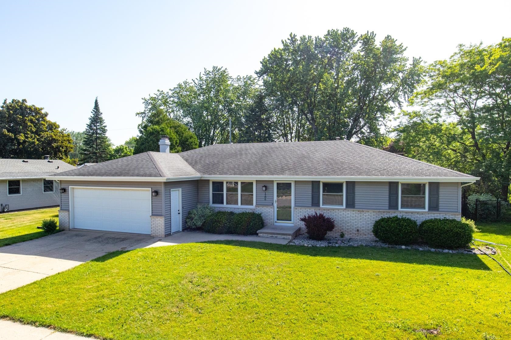 Property Photo: 1206 Green Acres Lane WI 54956