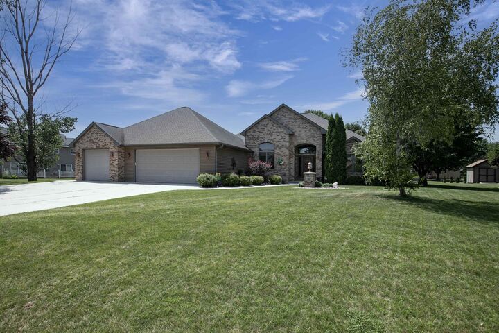 Property Photo:  N8387 Royce Court  WI 54952 