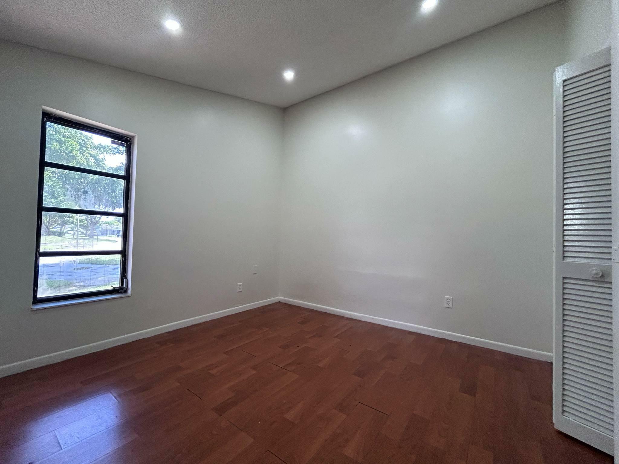 Property Photo: 4029 SW 68th Way 1-I FL 33023