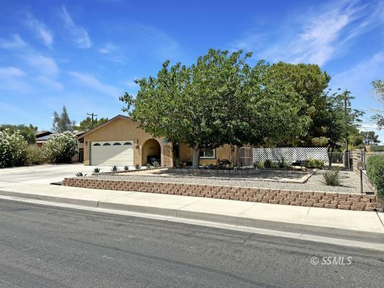 Property Photo:  724 W Dolphin Ave  CA 93555 