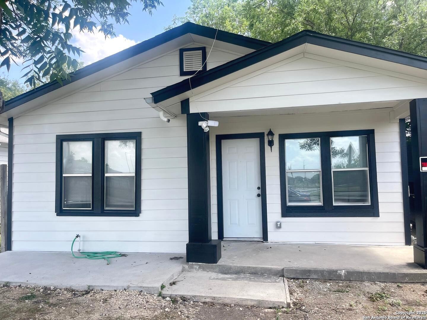 Property Photo: 3022 El Paso TX 78207