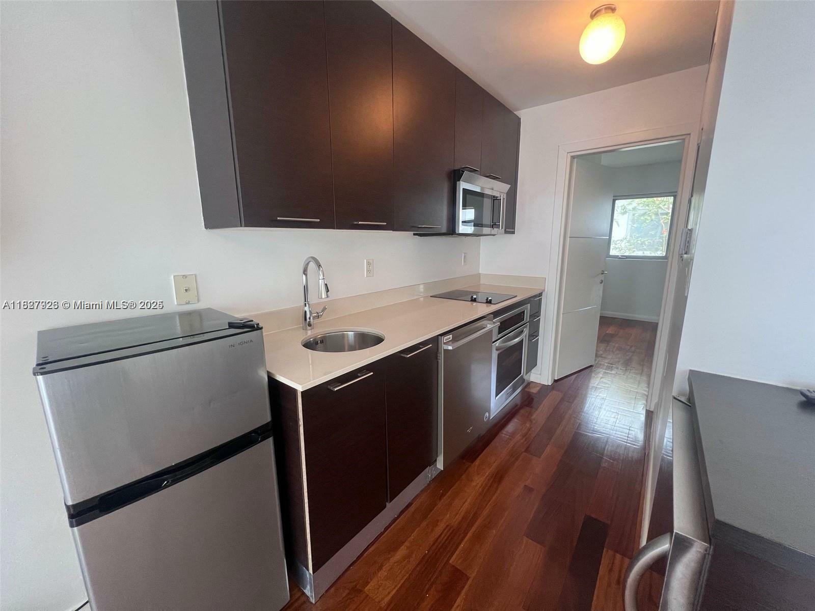 Property Photo: 1550 Pennsylvania Ave 126 FL 33139
