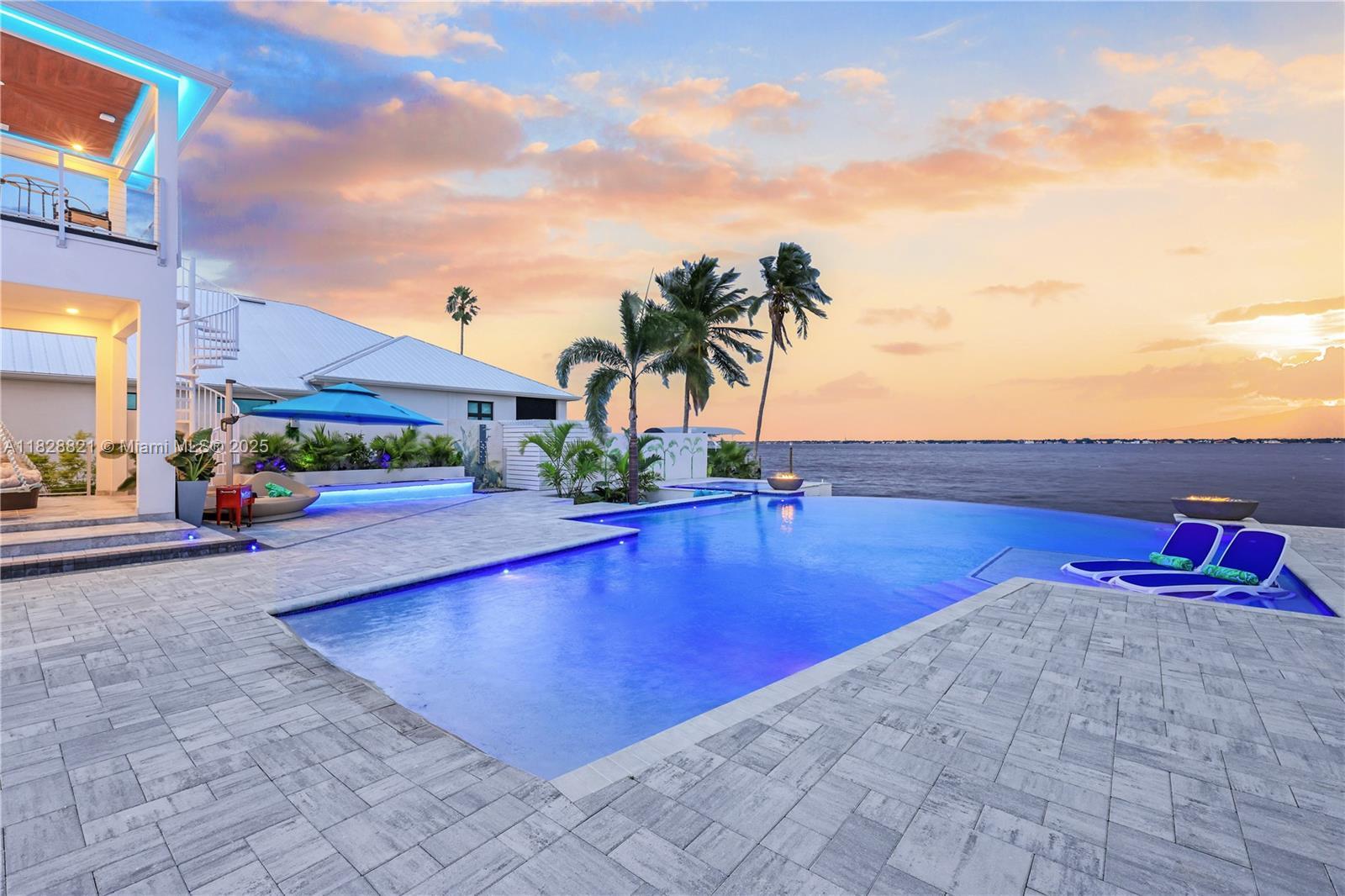 Property Photo:  3715 SE 21st Place 3715 SE 21st Place  FL 33904 