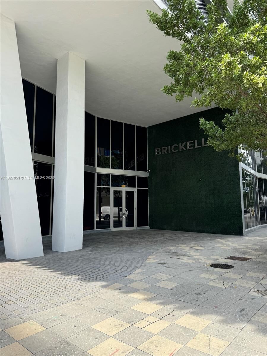 Property Photo:  1010 SW 2nd Ave Ph06  FL 33130 