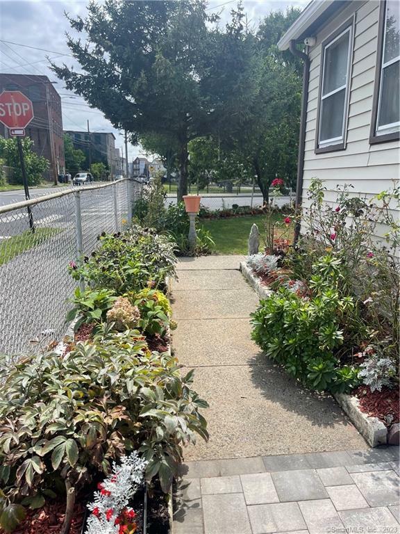 Property Photo: 115 Oak Street 3 CT 06604