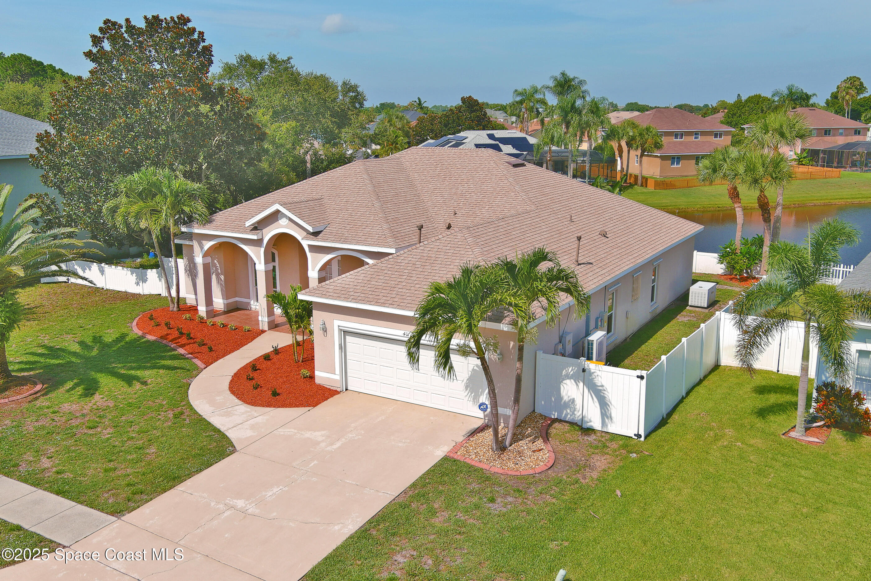 Property Photo: 401 Stonehenge Circle FL 32955