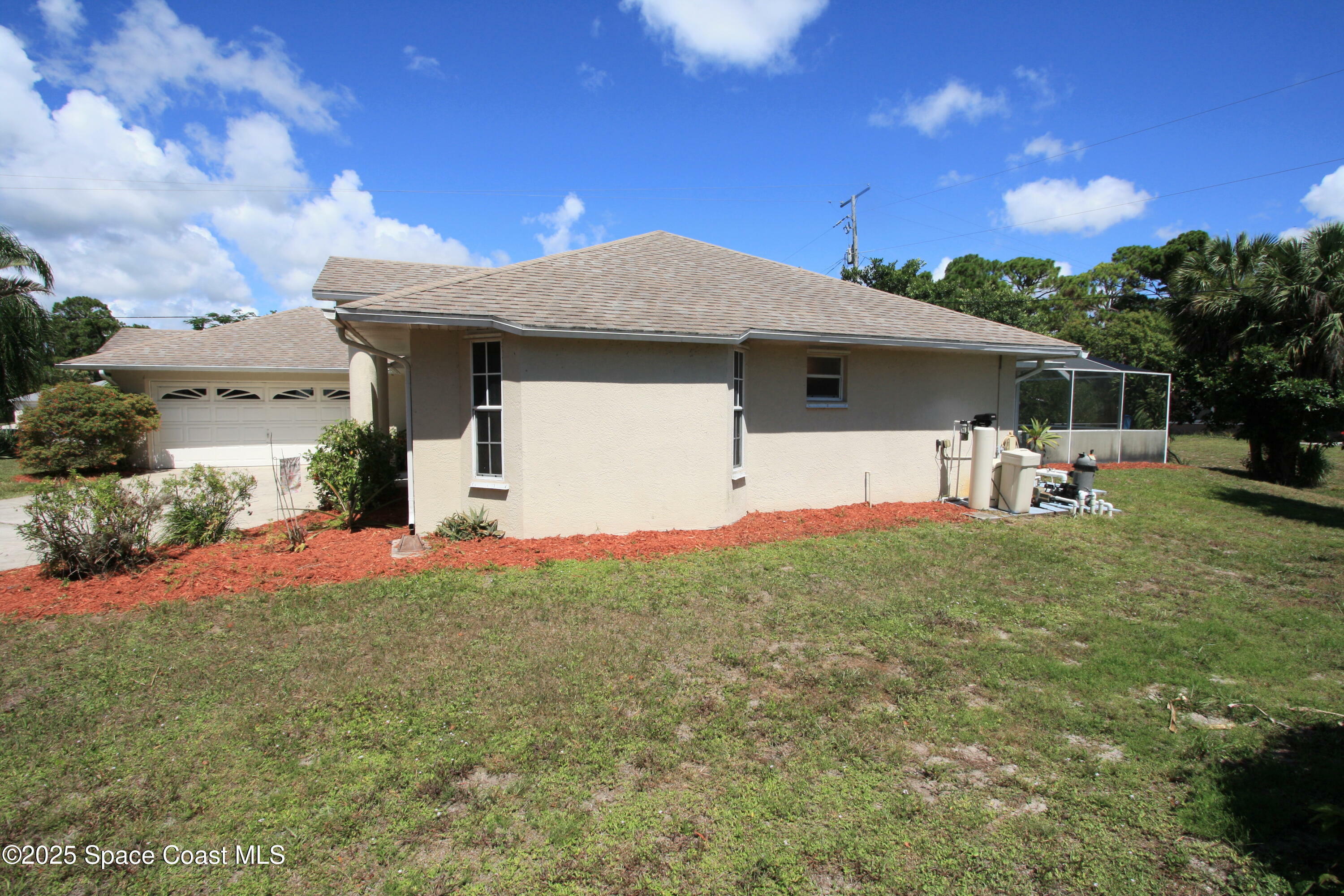 Property Photo: 1366 17th Place SW FL 32962