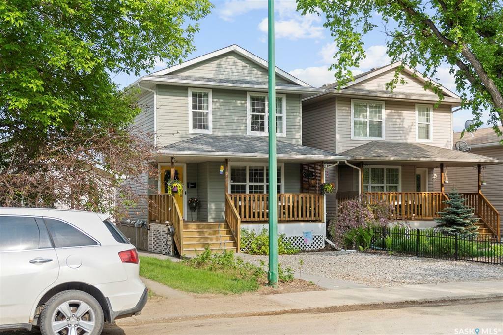 Property Photo: 1210 6th Avenue N SK S7K 2T5