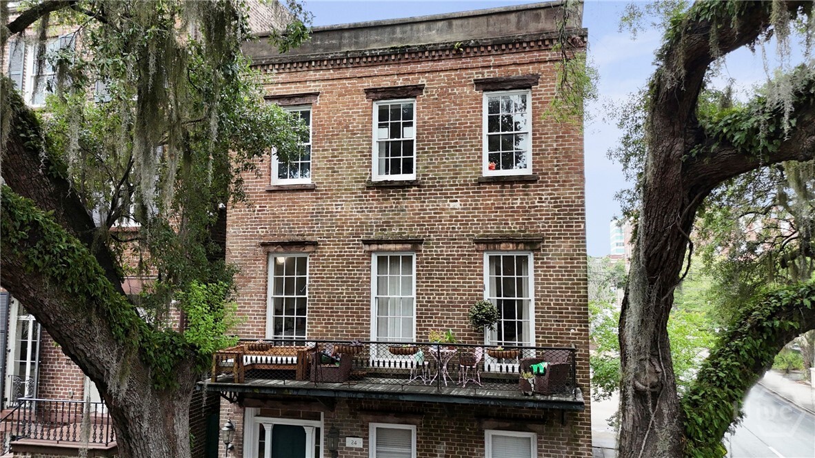 Property Photo: 24 E Jones Street GA 31401