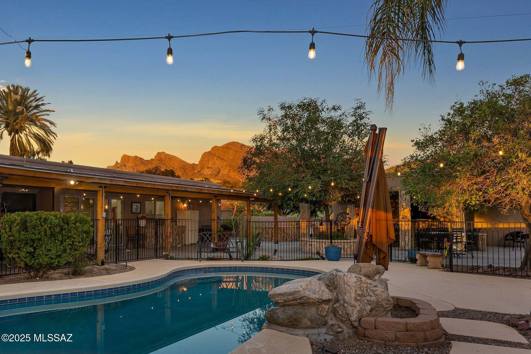 Property Photo: 915 W Landoran Lane AZ 85737