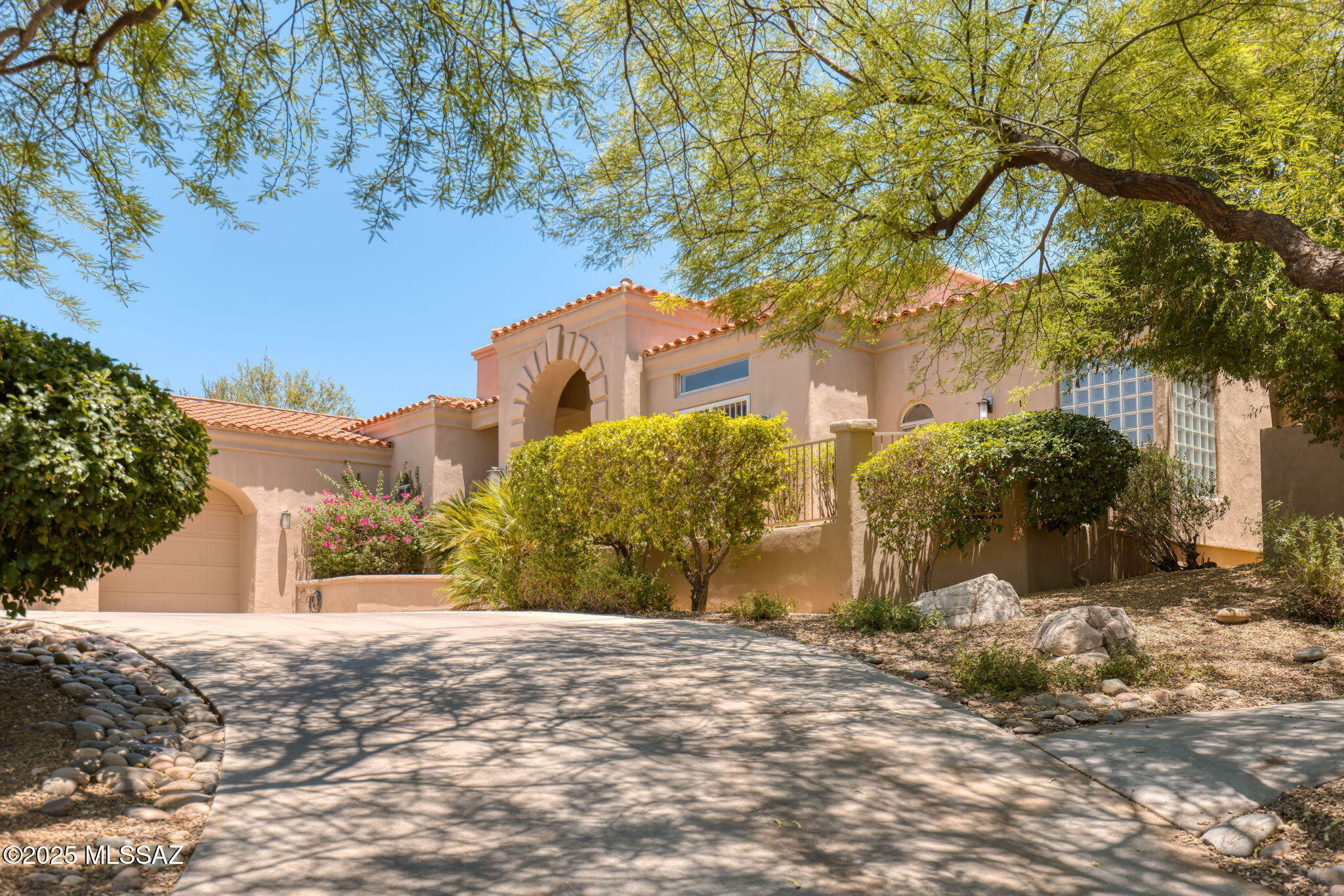 Property Photo: 1030 W Soft Wind Place AZ 85737