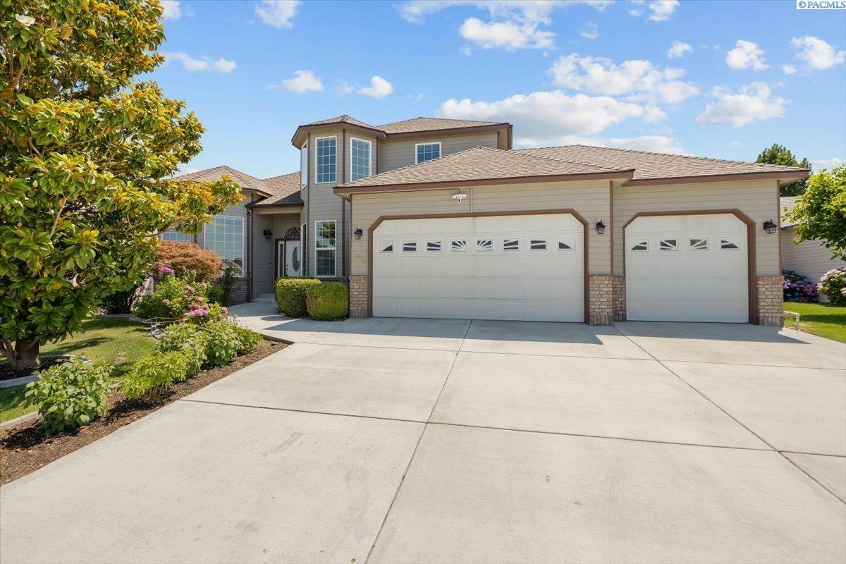 Property Photo:  1613 Venus Circle  WA 99352 