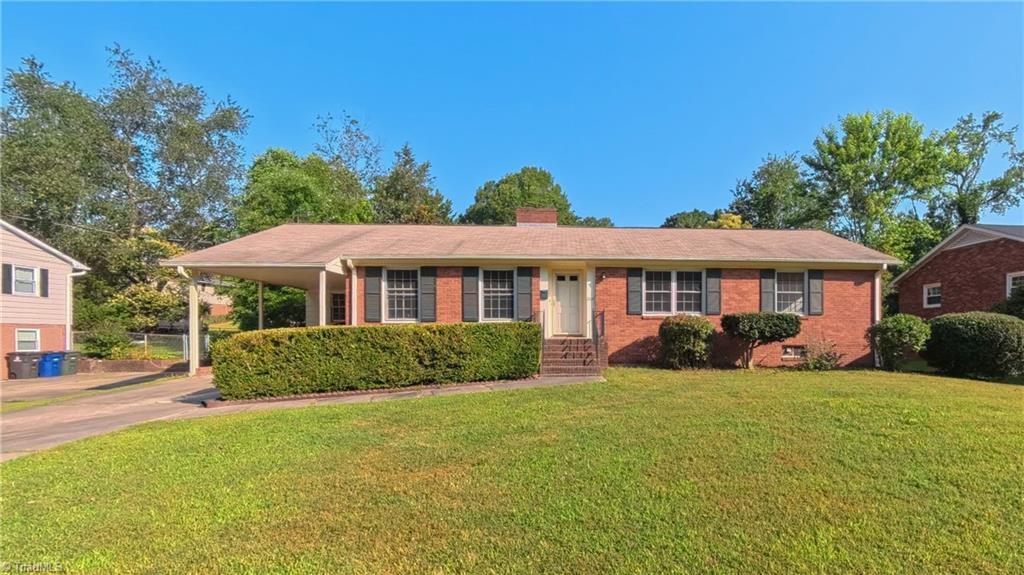 Property Photo: 2841 Deerwood Drive NC 27103