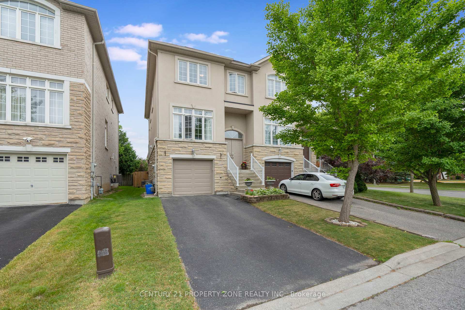 Property Photo: 3 Prince William Drive ON L3R 7V5