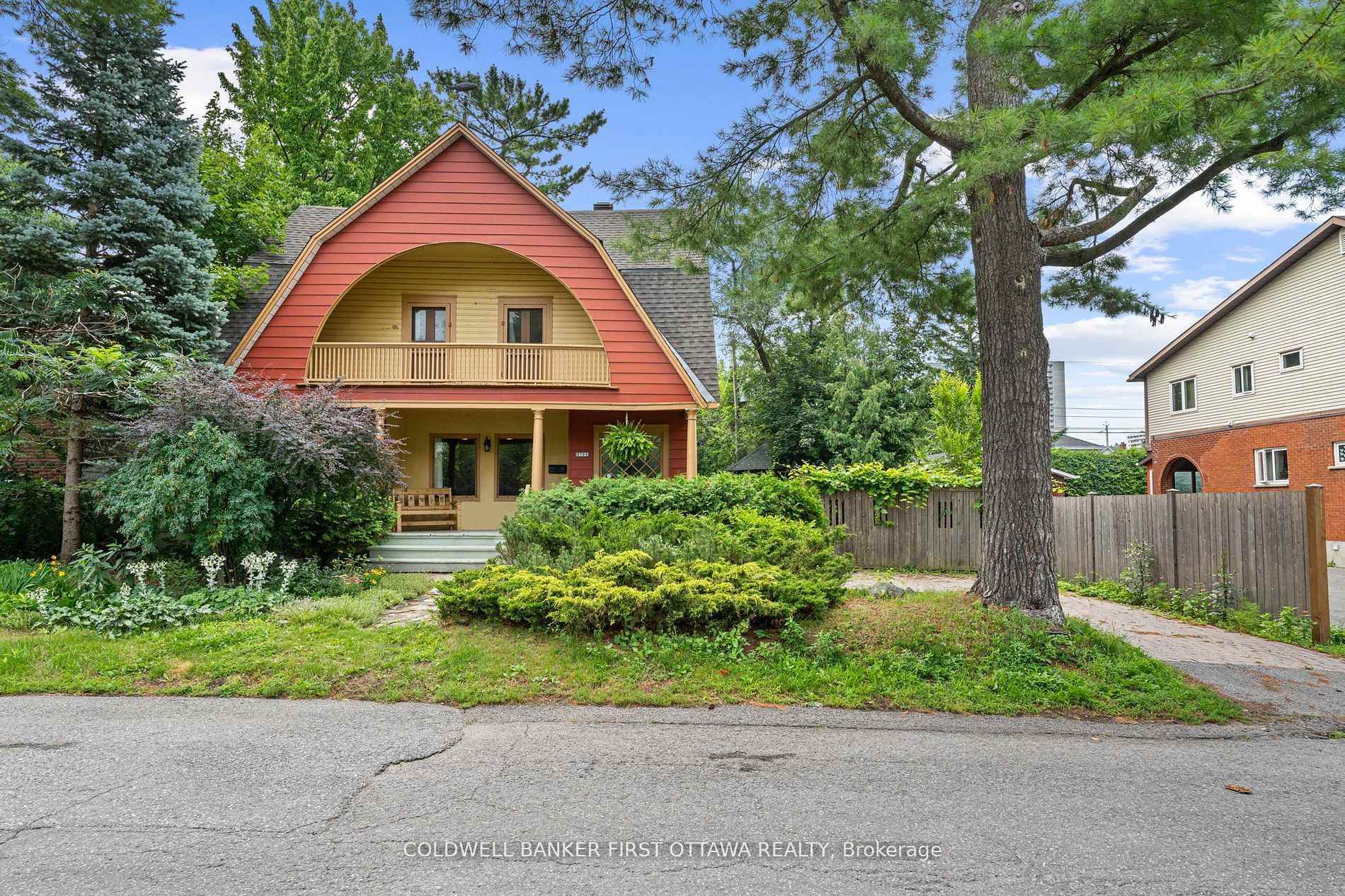 Property Photo: 2704 Don Street ON K2B 6Y5