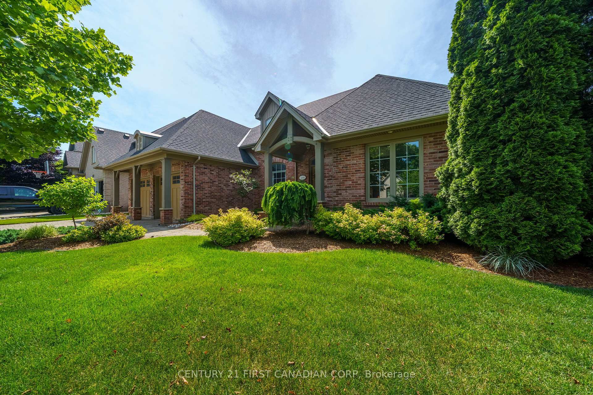 Photo de la propriété: 2091 Valleyrun Boulevard ON N6G 5M7