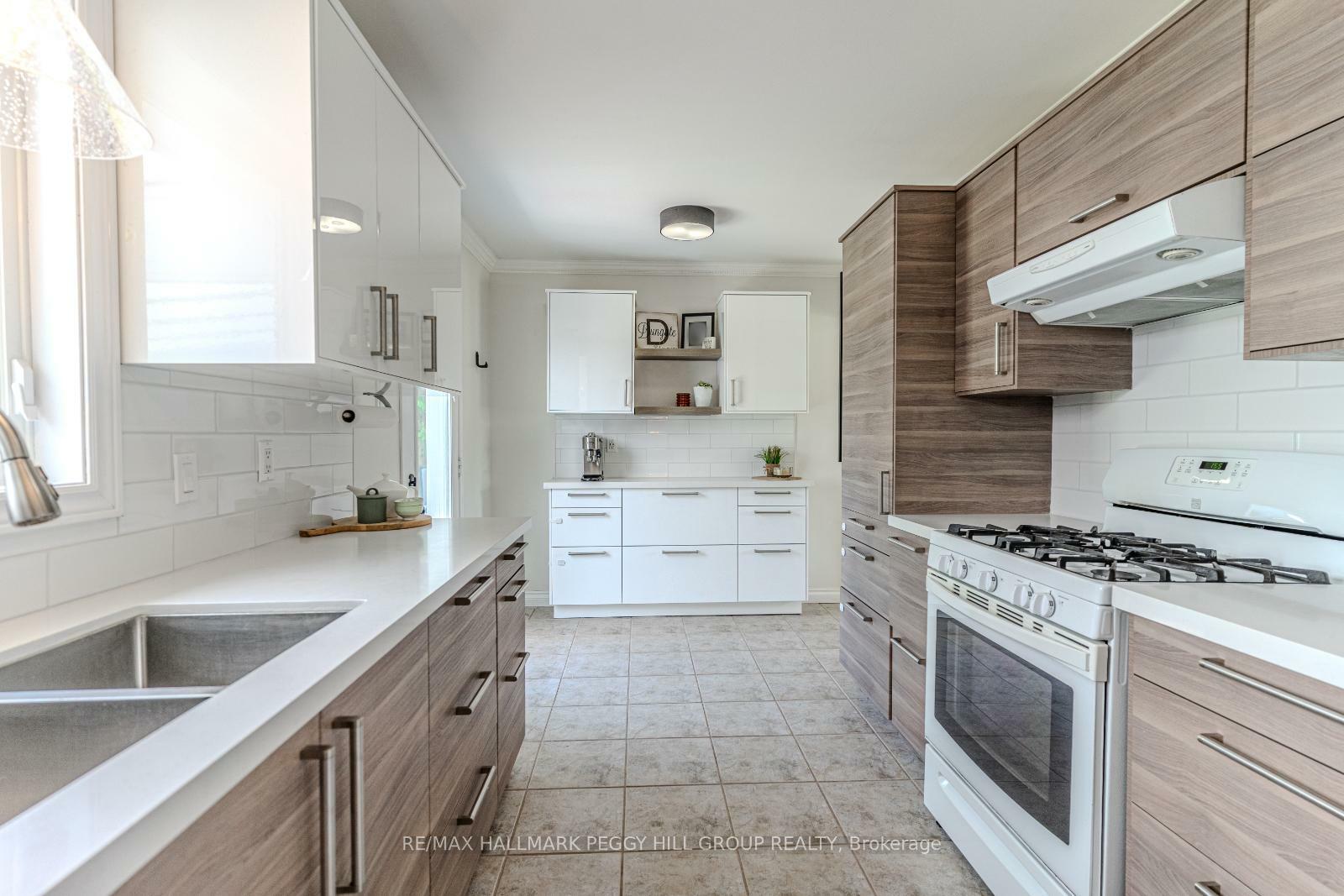 Photo de la propriété: 27 Foyston Park Circle ON L9X 0A1