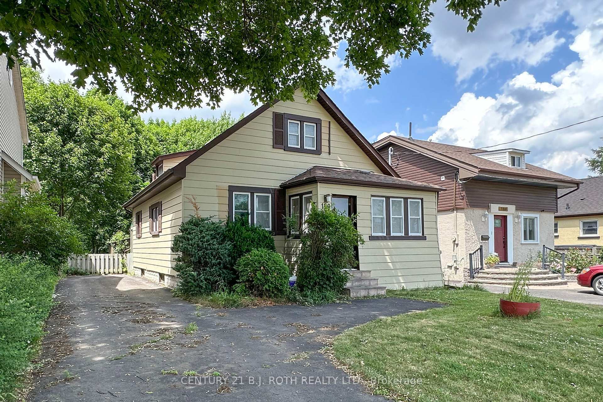 Property Photo: 180 Hillcroft Street ON L1G 2L5