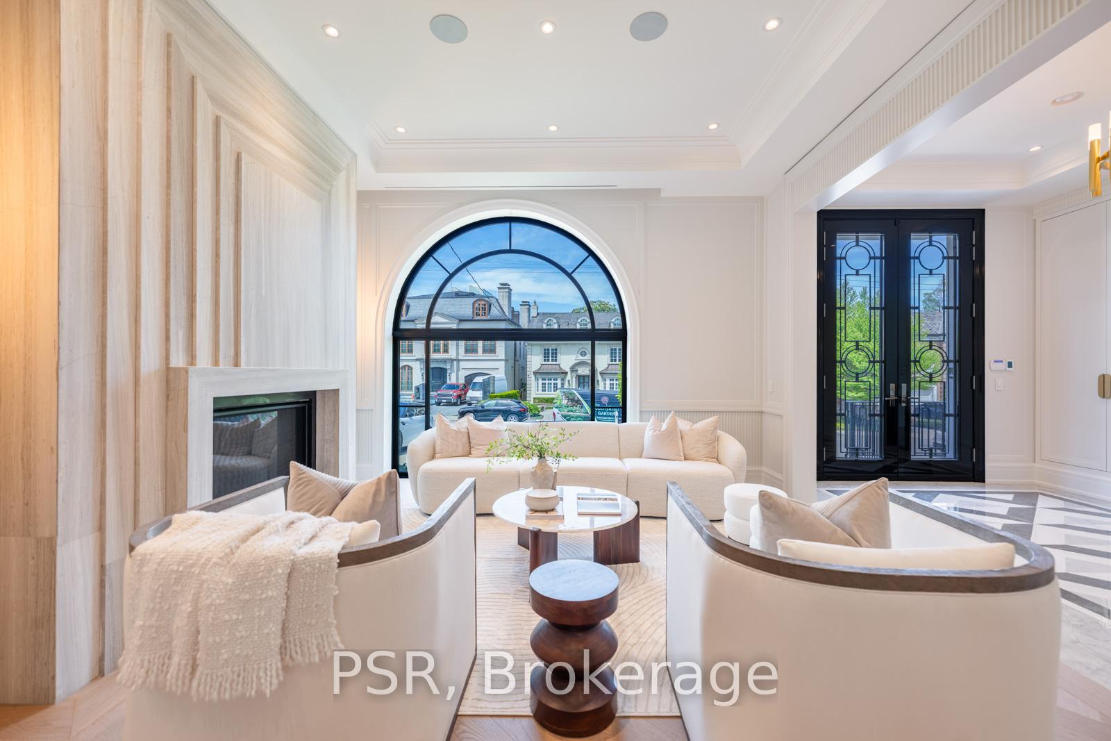 Photo de la propriété: 228 Dunvegan Road ON M5P 2P2