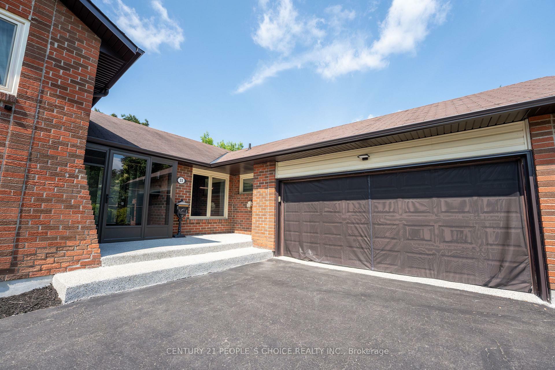 Property Photo: 23 Wadsworth Circle ON L6Z 1W6