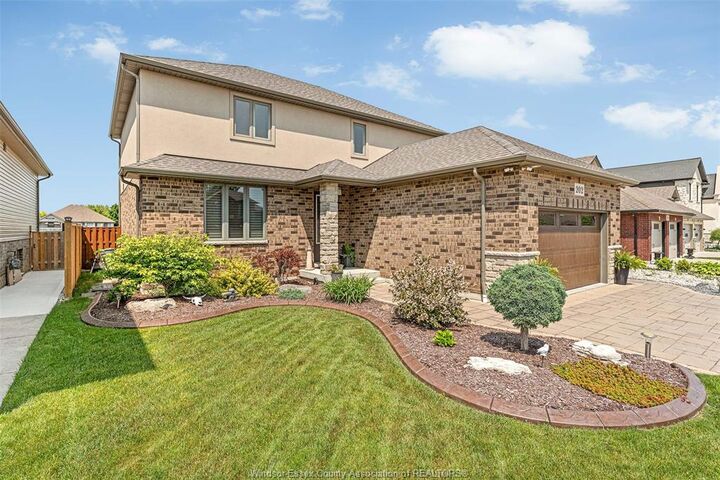 Property Photo:  202 Summer Street  ON N8L 0G6 