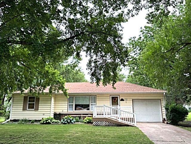 Property Photo:  1204 Maple St.  SD 57066 
