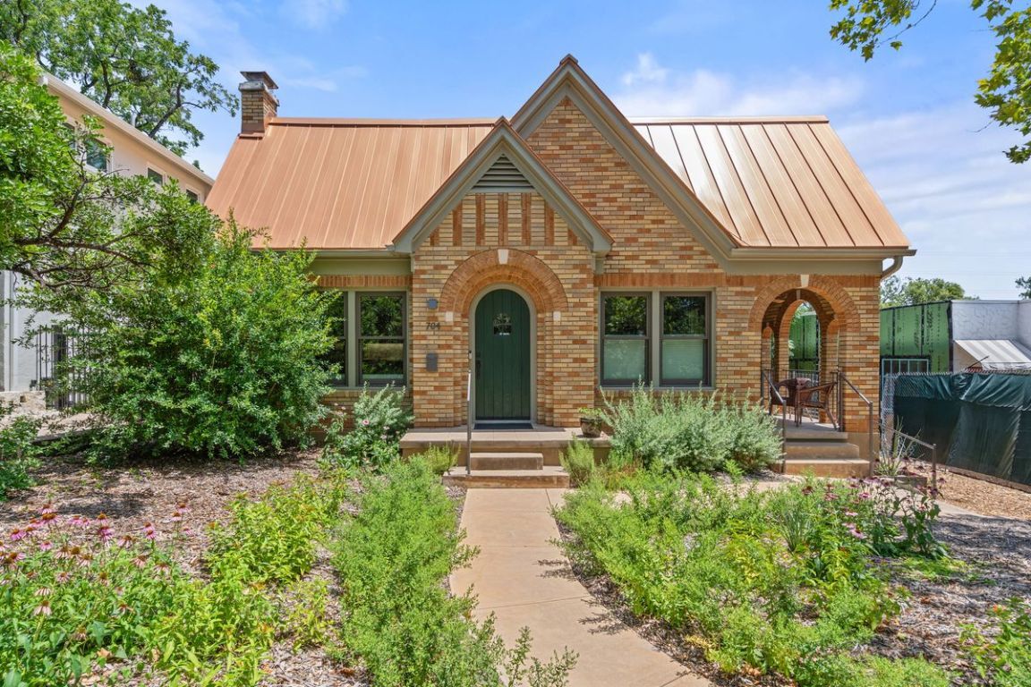 704 Texas Avenue  Austin TX 78705 photo