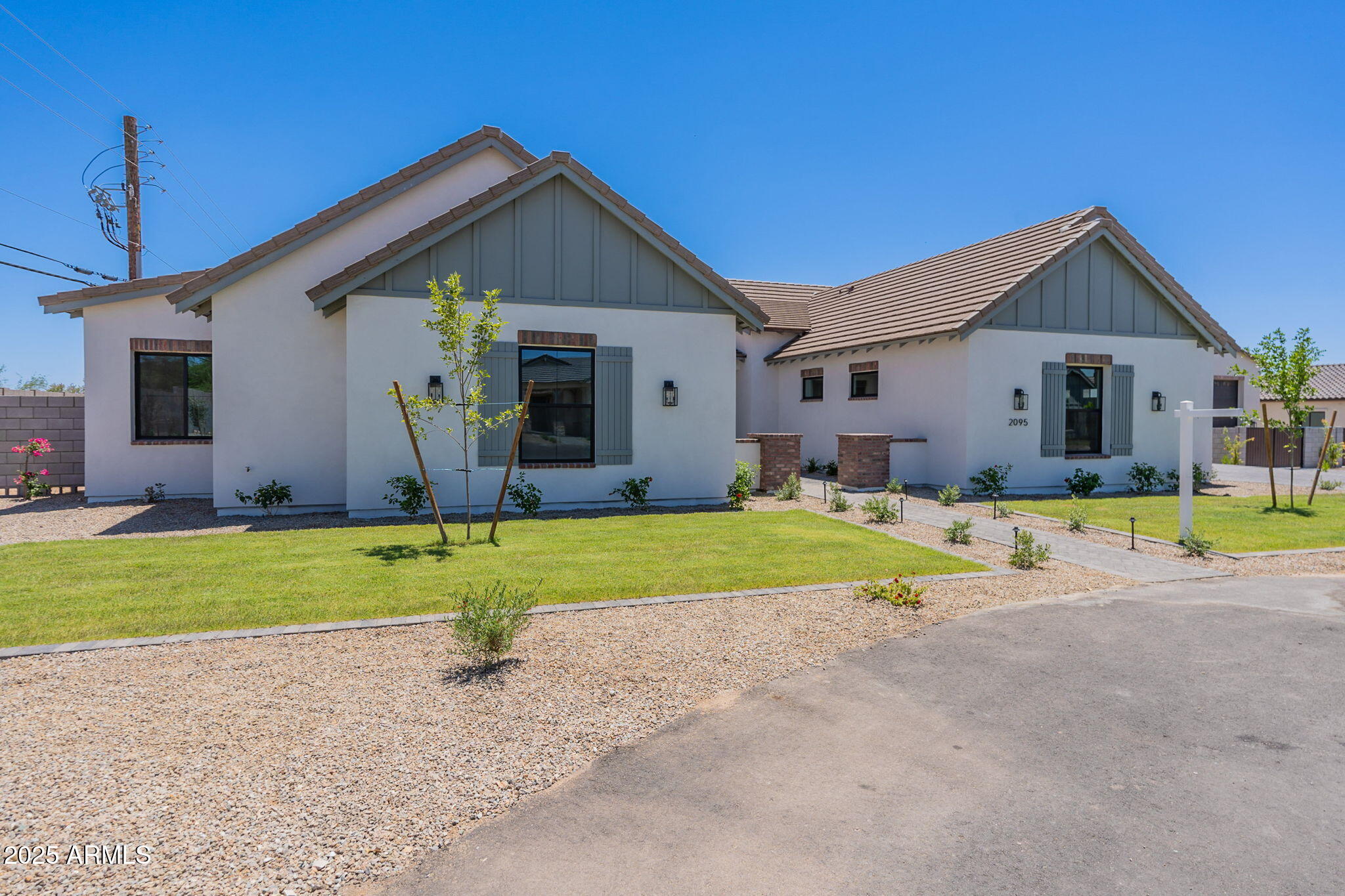 Property Photo: 2095 N 77th Place AZ 85207