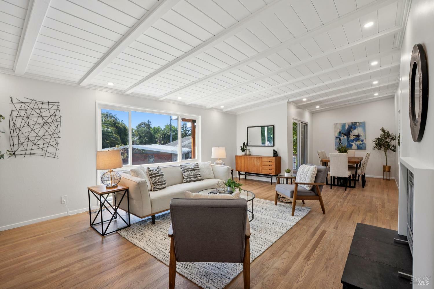 Property Photo: 615 Calle Arboleda CA 94949