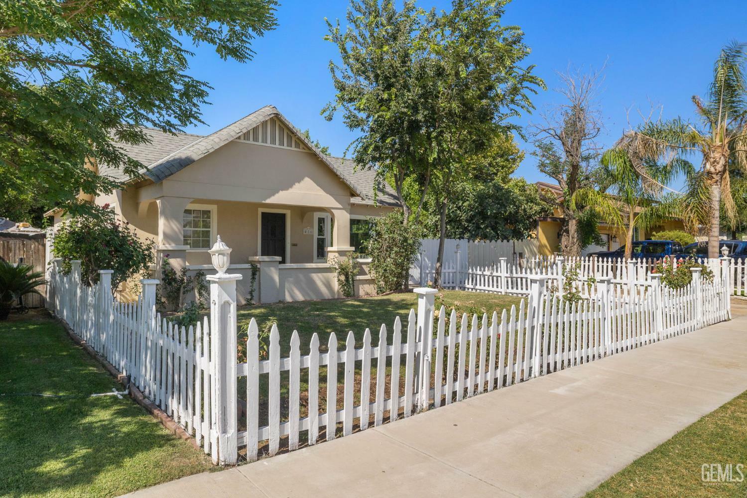 Property Photo: 416 Pacific Street CA 93305