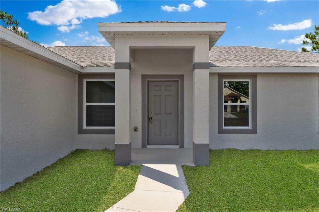 Property Photo: 1049 Edgerton Ave FL 33974