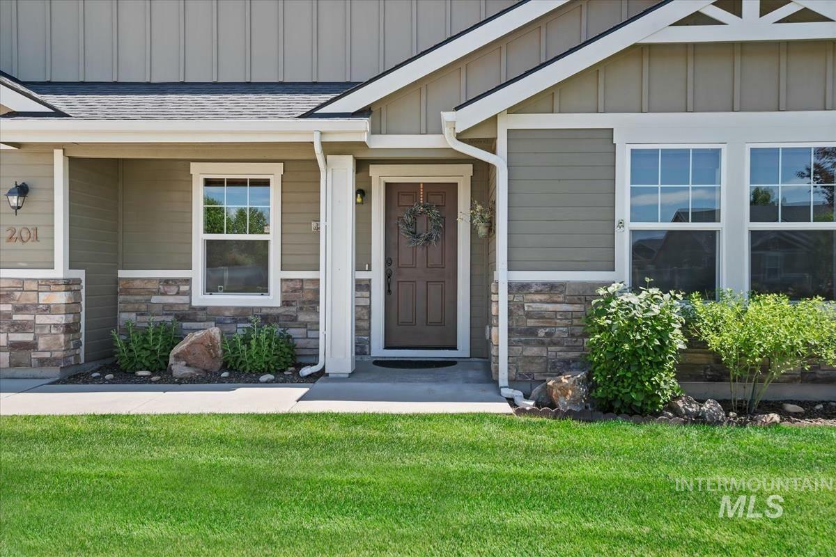 Property Photo: 201 Homesteaders St. ID 83644-4911