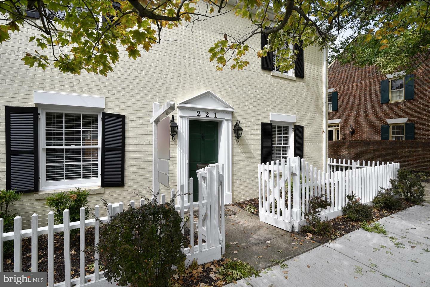 Property Photo: 221 S Fayette Street VA 22314