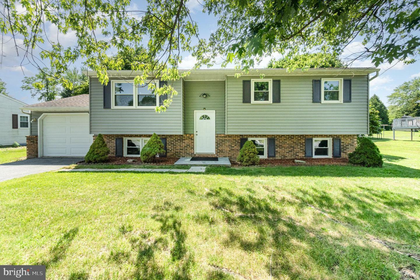 2110 Douglas Drive  Carlisle PA 17013 photo
