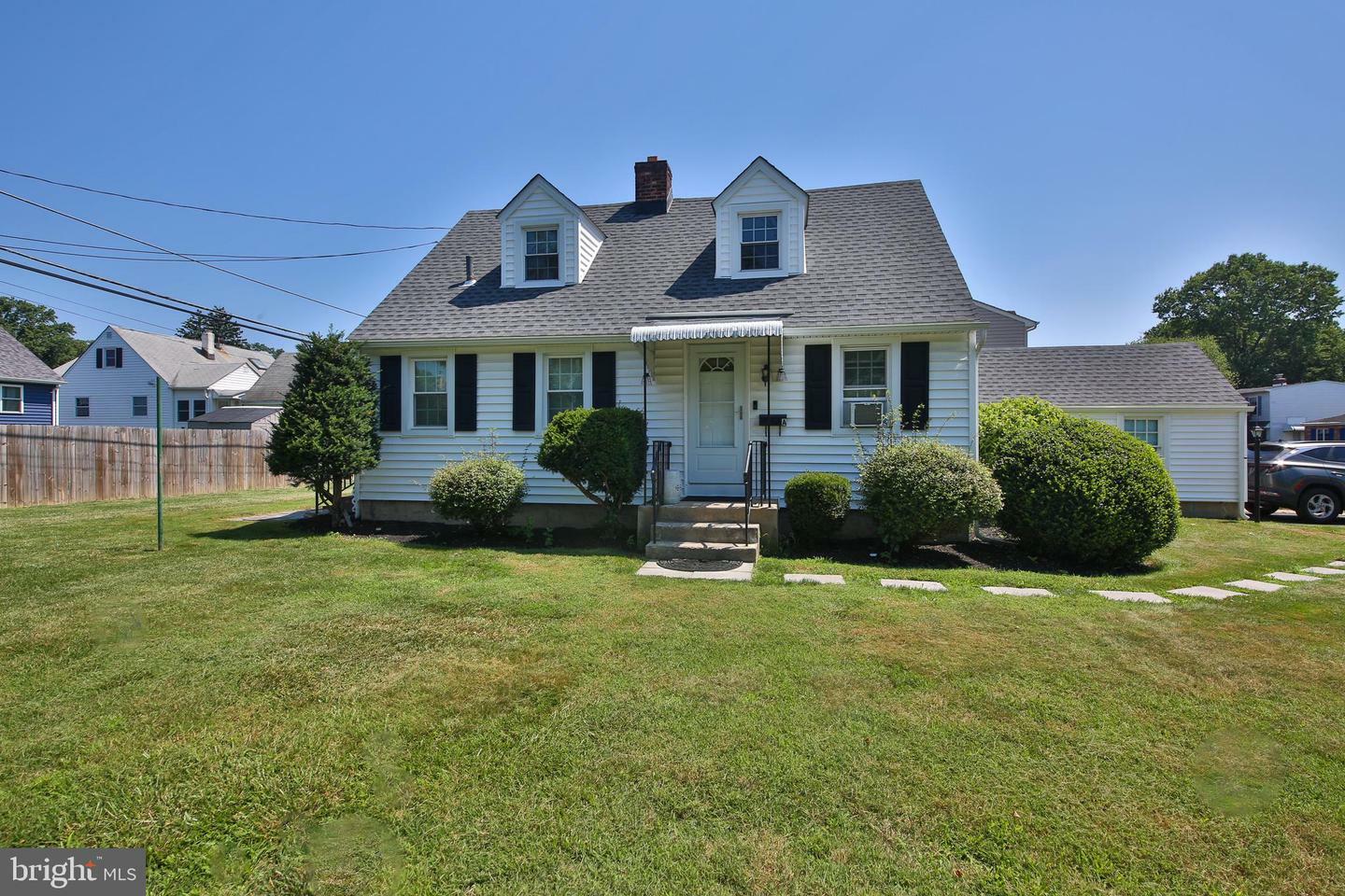 448 Hillcrest Avenue  Morrisville PA 19067 photo