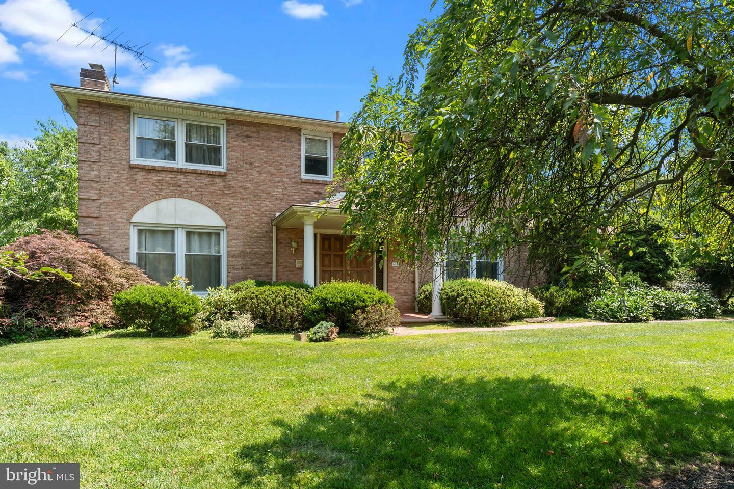 Property Photo: 606 Overbrook Lane PA 19075
