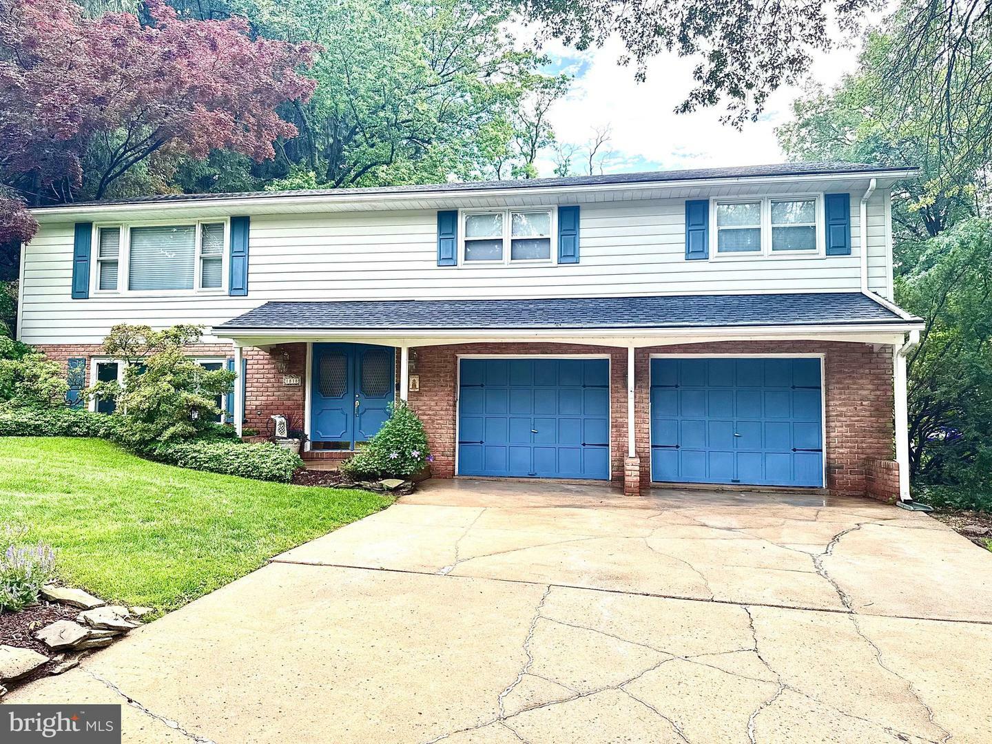 Property Photo: 1818 Crestlyn Road PA 17403