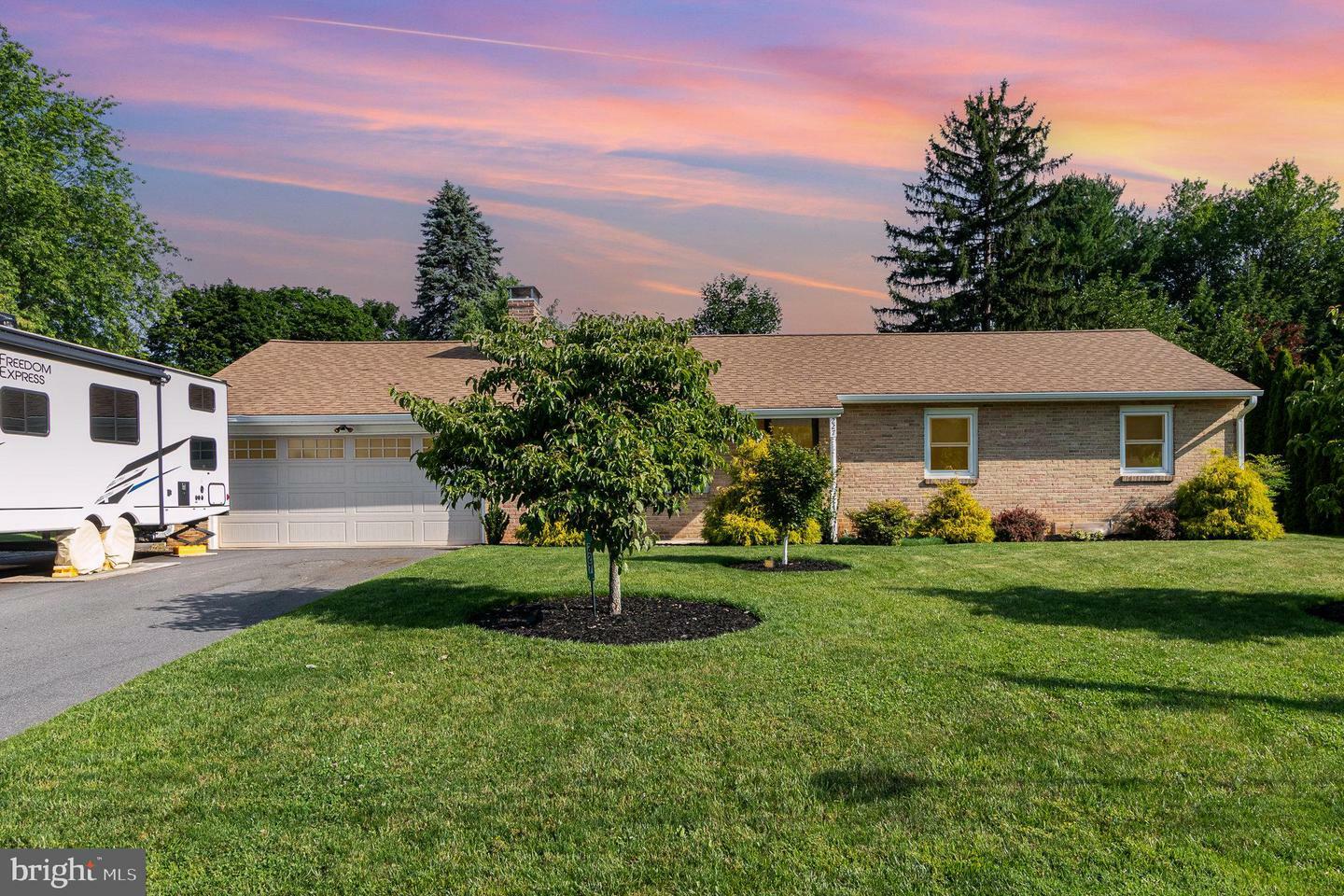 Property Photo: 227 Avon Drive PA 17013