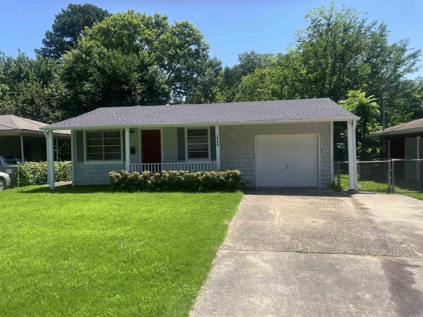 Property Photo: 1644 N Davis St AR 72032