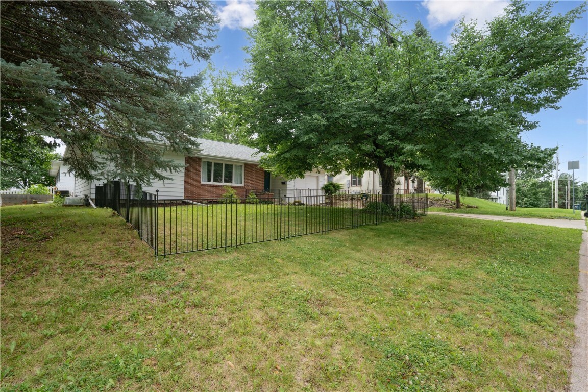 Property Photo: 1104 Olive Street IA 50613