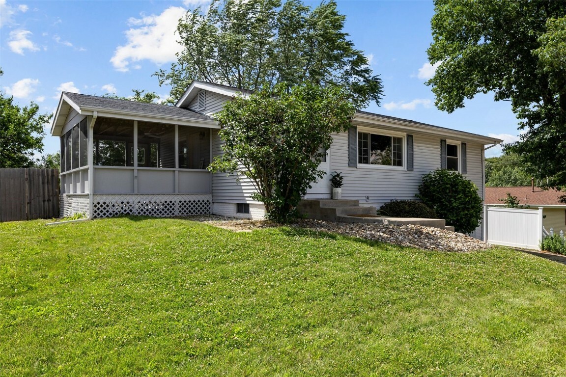 Property Photo: 1340 Linnview Drive IA 52302