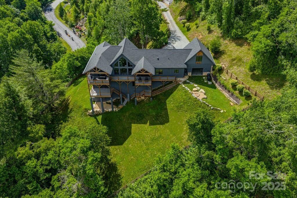 Property Photo:  706 Silver Springs Drive  NC 28604 