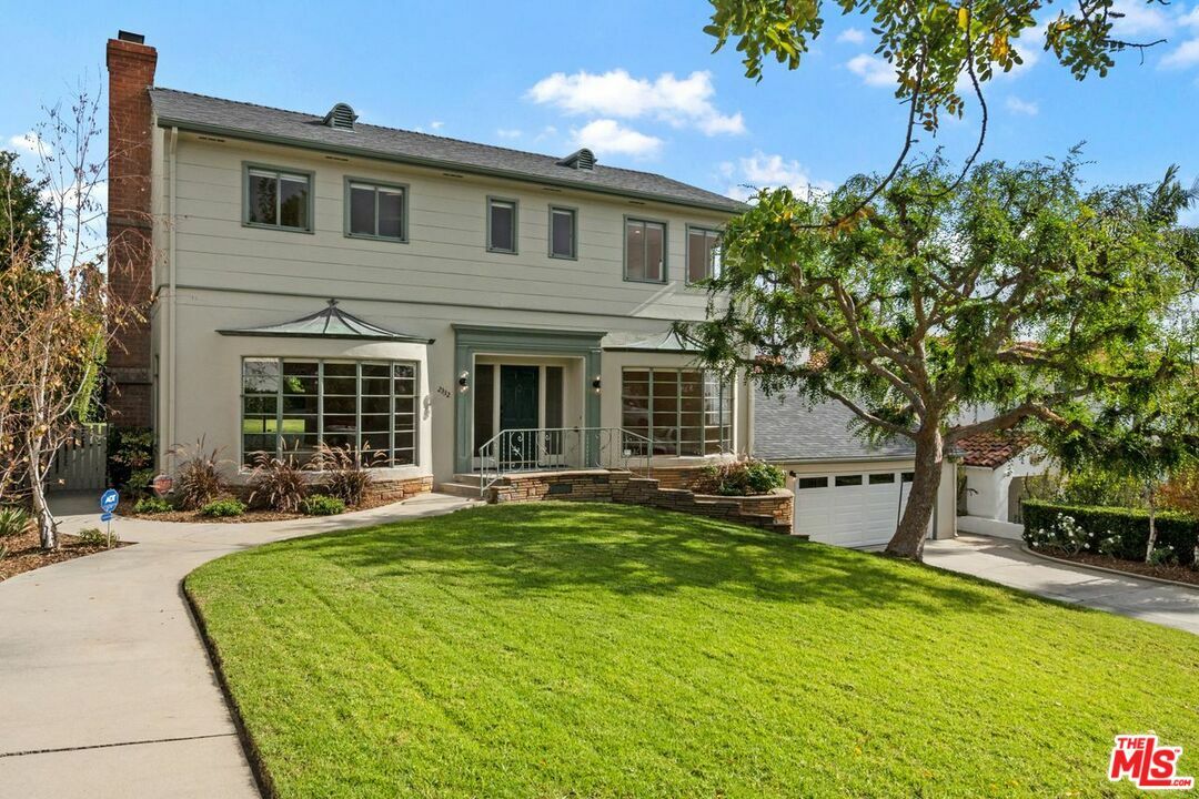 2332 Nottingham Ave  Los Angeles CA 90027 photo