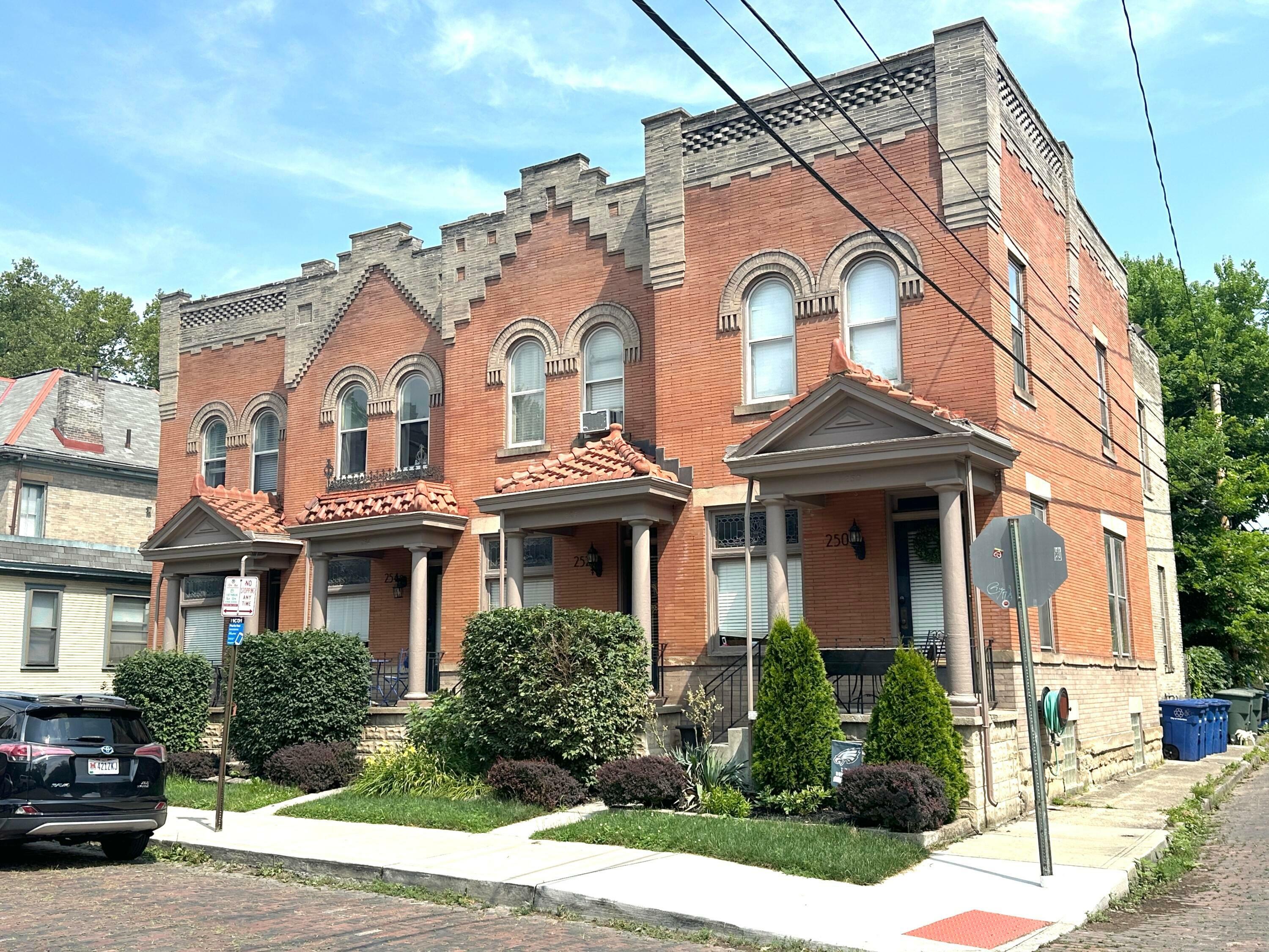 Property Photo: 252 W Hubbard Avenue OH 43215